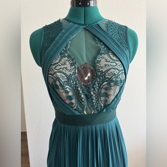 ASOS EMERALD GREEN Pleated with lace top Halter Gown US SIZE 2 - Picture 3 of 12